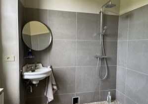 SALLE DE BAIN RDC, DOUCHE A L'ITALIENNE, WC INDEPENDANT